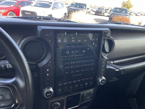 Used 2022 Jeep Gladiator Sport image 16