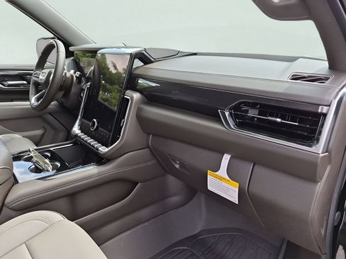 New 2026 GMC Yukon Elevation w/ Elevation Premium Package AWD/4WD image 37