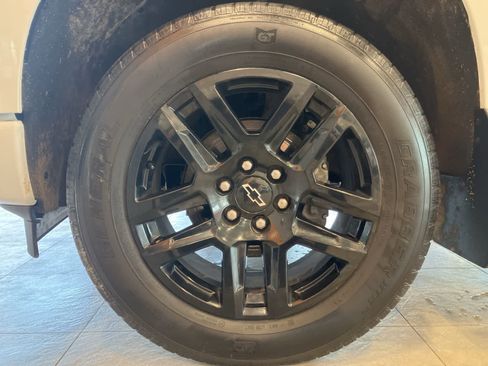 Used 2024 Chevrolet Silverado 1500 Custom AWD/4WD image 9