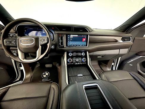 Used 2023 GMC Yukon XL Denali image 14