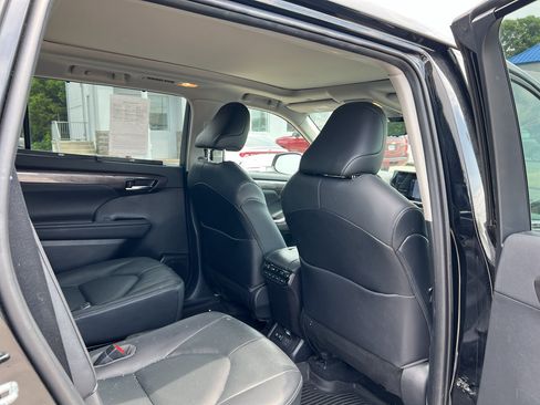 Used 2020 Toyota Highlander Platinum AWD/4WD image 12