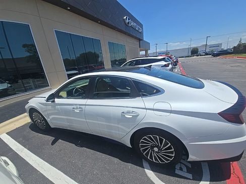 Certified 2021 Hyundai Sonata Limited w/ Cargo Package FWD image 8