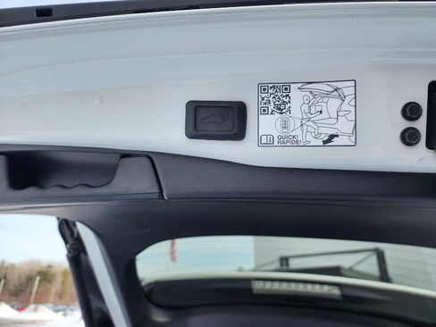 Used 2023 Toyota RAV4 Limited image 15