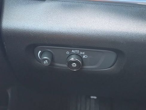 Used 2023 Chevrolet Traverse LT FWD image 34