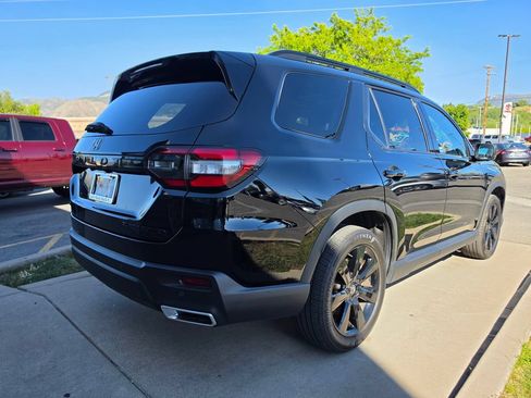 Used 2025 Honda Pilot Black Edition image 5