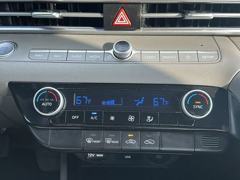 Certified 2024 Hyundai Elantra SEL FWD image 25