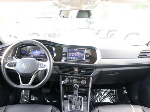 Used 2024 Volkswagen Jetta SE FWD image 16