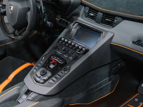 Used 2021 Lamborghini Aventador SVJ image 15