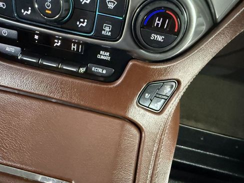 Used 2017 Chevrolet Suburban Premier image 37