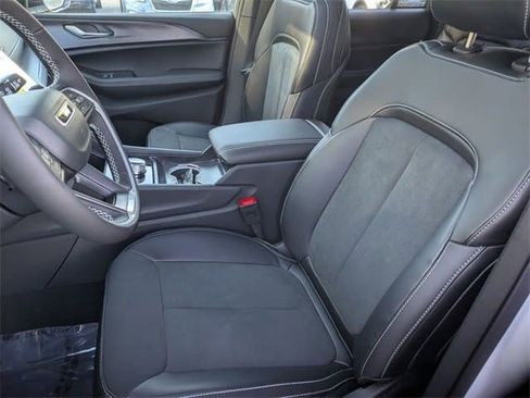 New 2025 Jeep Grand Cherokee Altitude w/ Trailer Tow Package image 17