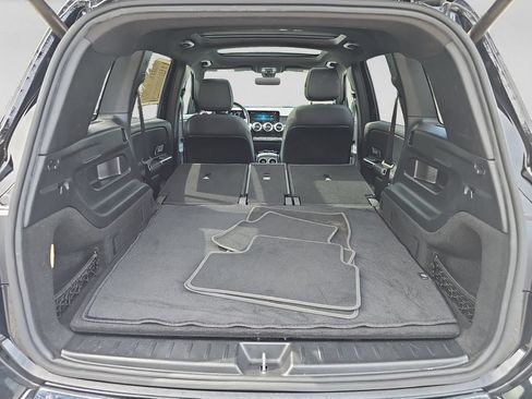 Used 2023 Mercedes-Benz GLB 250 w/ Premium Package image 31