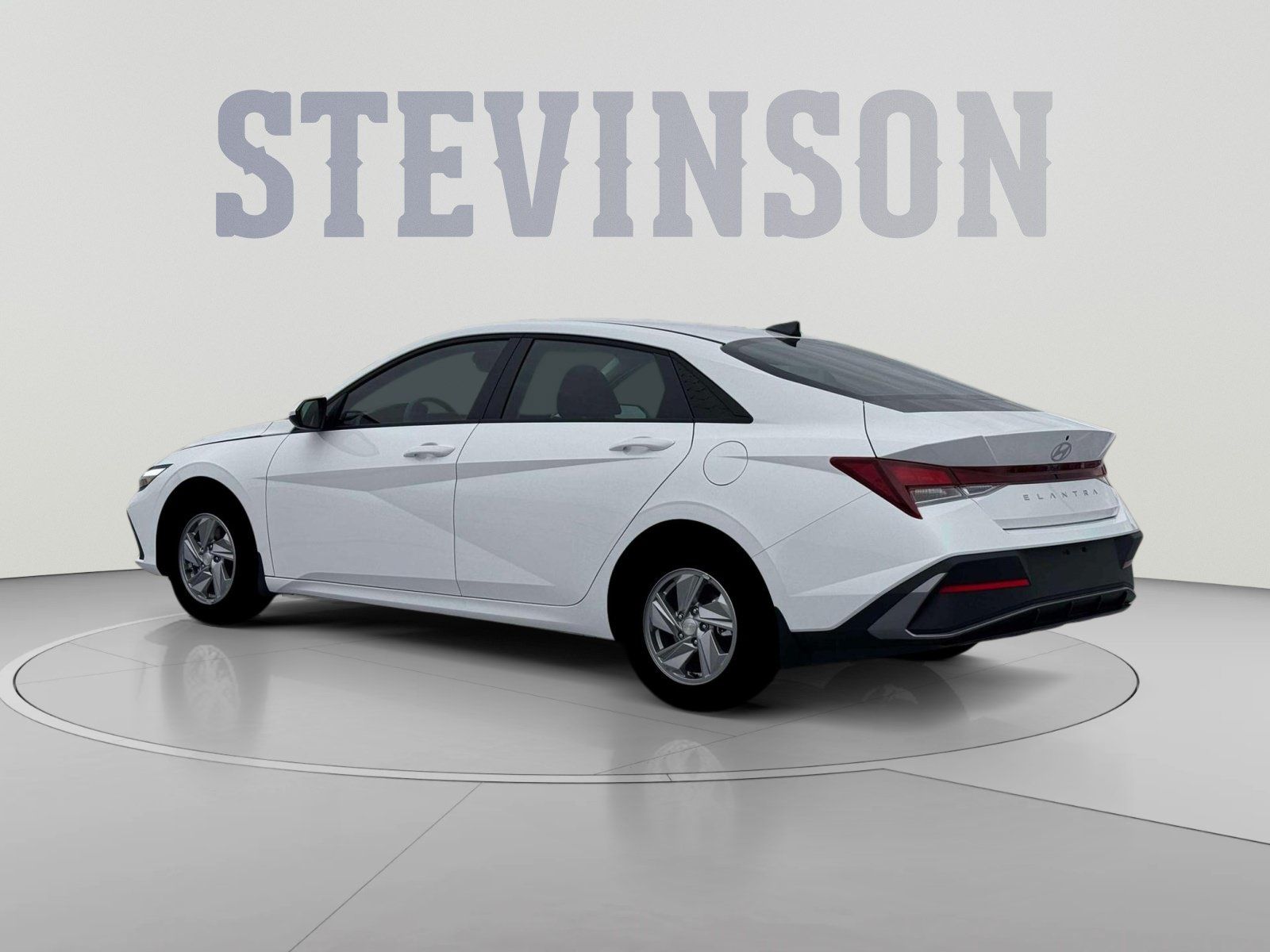Used 2026 Hyundai Elantra SE FWD image 4