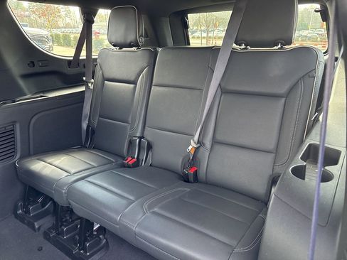 Used 2024 Chevrolet Suburban Premier image 16