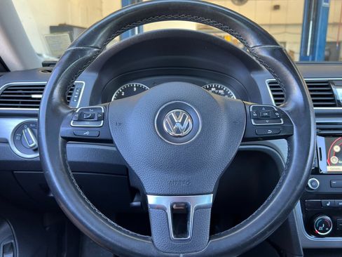 Used 2015 Volkswagen Passat TDI SE image 23