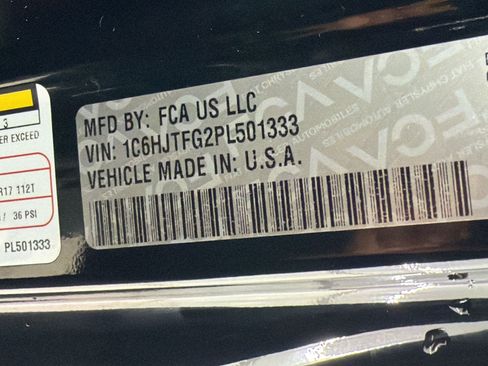 Used 2023 Jeep Gladiator Overland AWD/4WD image 25