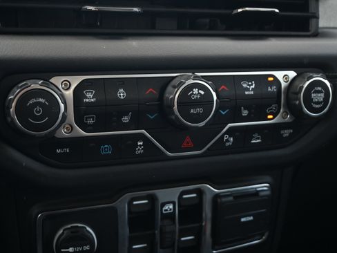 Used 2025 Jeep Wrangler Sahara w/ Safety Group image 20