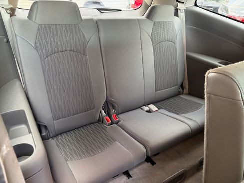 Used 2017 Chevrolet Traverse LT FWD image 25
