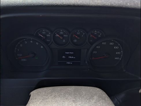 Used 2025 Chevrolet Silverado 1500 Custom image 2