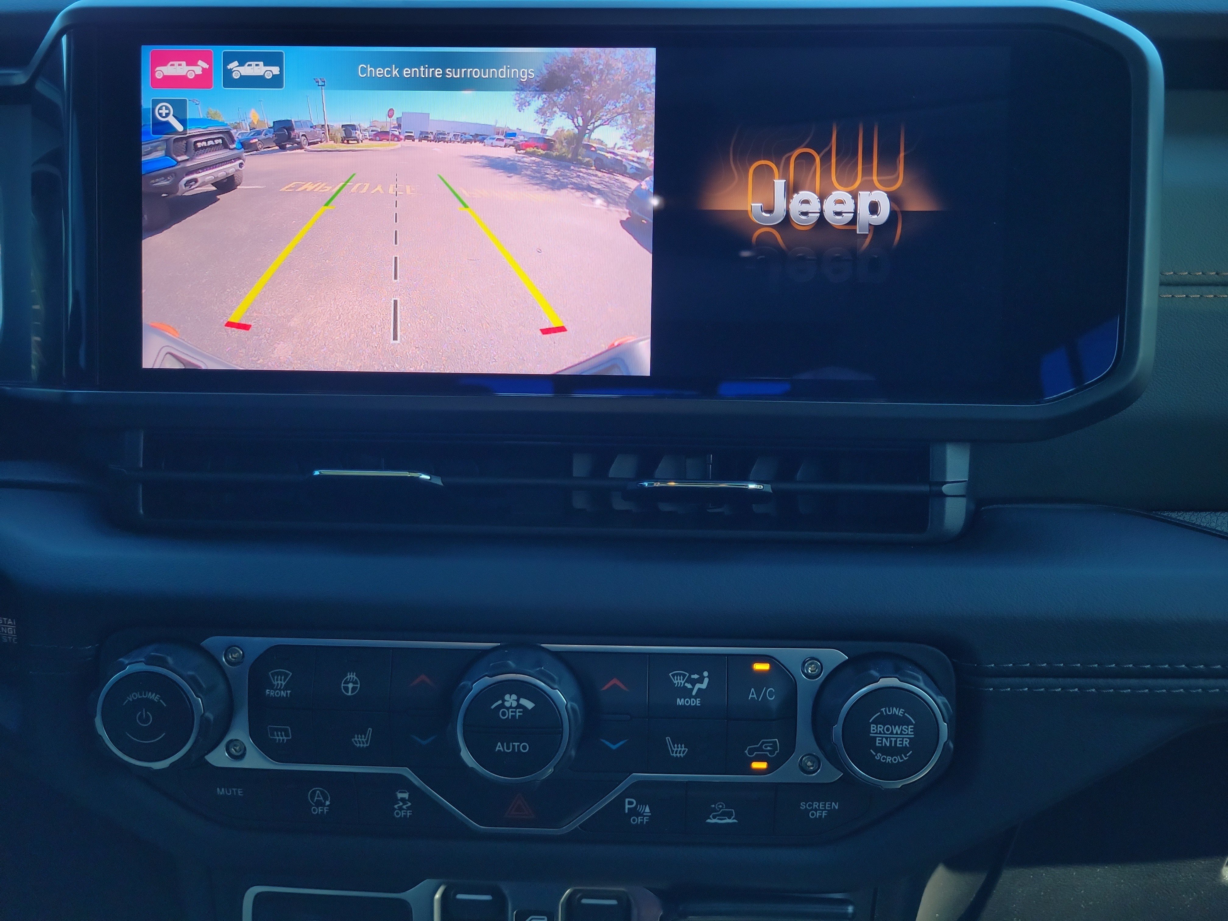 Used 2025 Jeep Gladiator Mojave w/ Safety Group AWD/4WD image 22