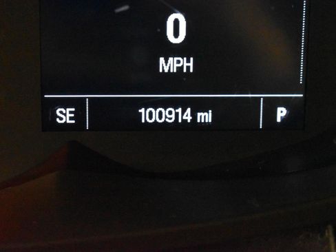 Used 2020 Chevrolet Trax LT w/ Sun & Sound Package FWD image 21