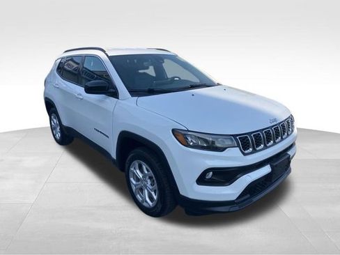 Used 2024 Jeep Compass Latitude AWD/4WD image 31