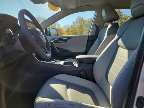 Used 2025 Toyota RAV4 Limited image 22