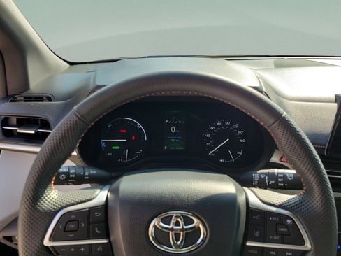 Certified 2024 Toyota Sienna XSE FWD image 20