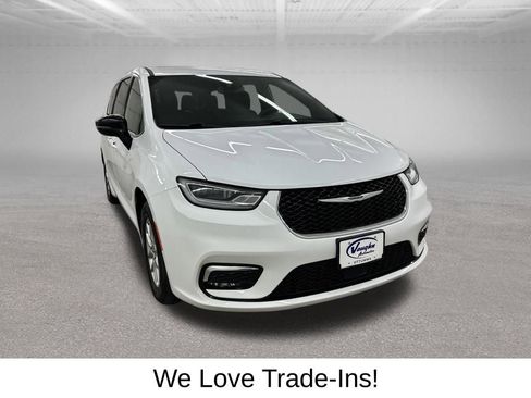 Used 2025 Chrysler Pacifica Select FWD image 3