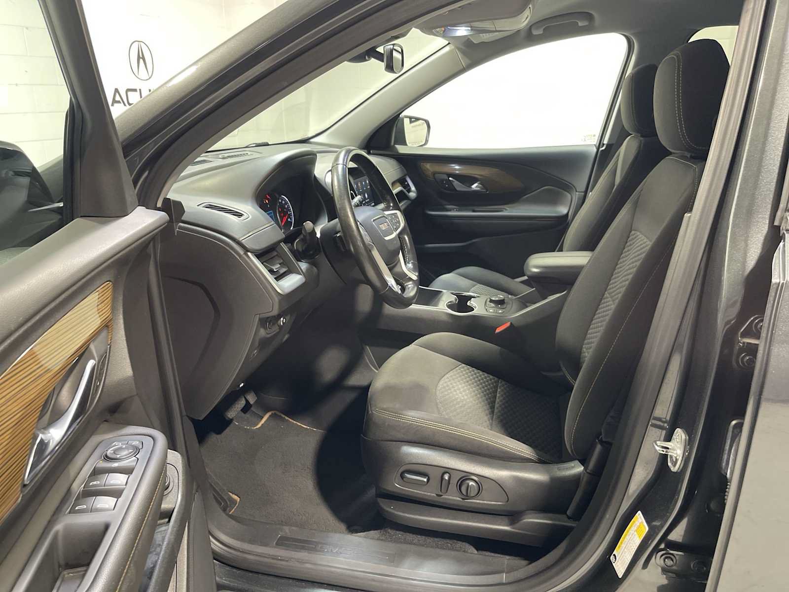 Used 2020 GMC Terrain SLE w/ Driver Convenience Package AWD/4WD image 2