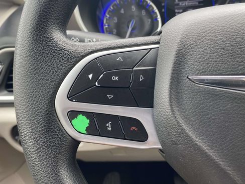 Used 2021 Chrysler Voyager Lxi FWD image 19