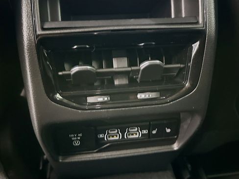 Used 2023 Jeep Grand Cherokee Limited w/ Black Appearance Package image 28