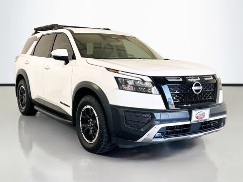 Used 2025 Nissan Pathfinder Rock Creek AWD/4WD image 3