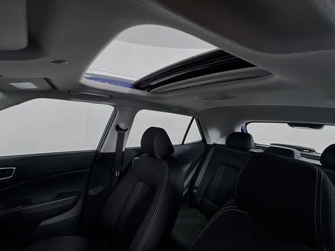 Used 2025 Hyundai Venue SEL FWD image 19