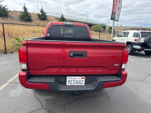 Used 2016 Toyota Tacoma TRD Sport RWD image 6