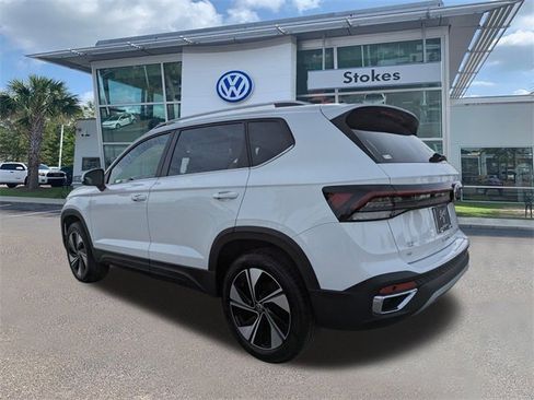 New 2026 Volkswagen Taos SE image 6