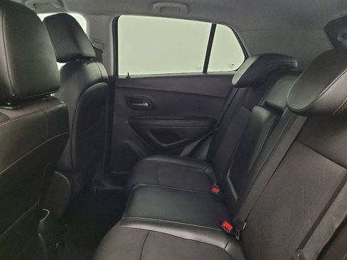 Used 2020 Chevrolet Trax LT w/ LT Convenience Package FWD image 18