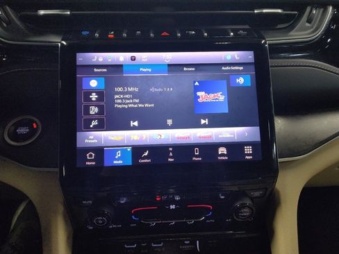 Used 2022 Jeep Grand Cherokee Limited 4xe image 25