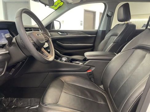 Used 2023 Jeep Grand Cherokee Limited w/ Trailer Tow Prep Group (B) image 17