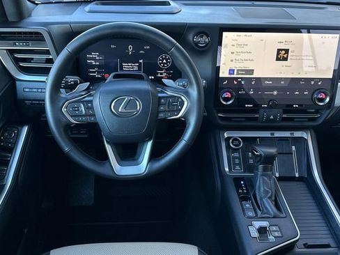 Used 2025 Lexus GX 550 image 15