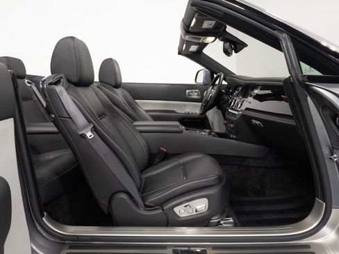 Used 2019 Rolls-Royce Dawn RWD image 51