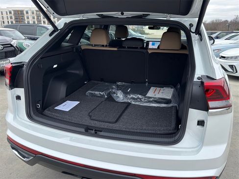 New 2026 Volkswagen Atlas Cross Sport SE image 8
