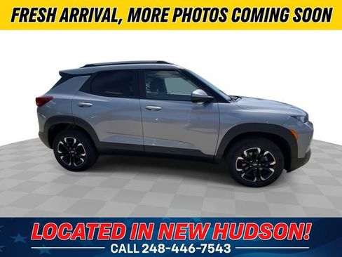 Used 2023 Chevrolet TrailBlazer LT w/ Convenience Package AWD/4WD image 3