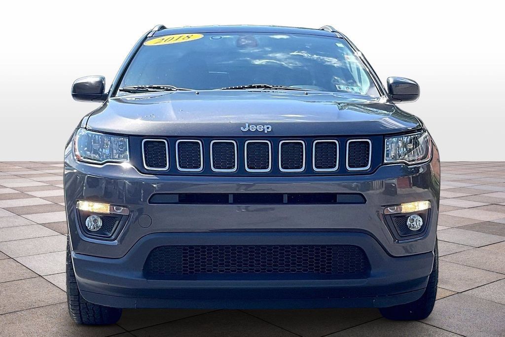 Used 2018 Jeep Compass Latitude w/ Cold Weather Group AWD/4WD image 3
