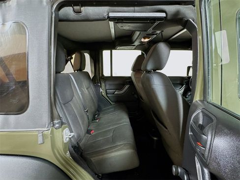 Used 2015 Jeep Wrangler Unlimited Sport w/ Connectivity Group image 7