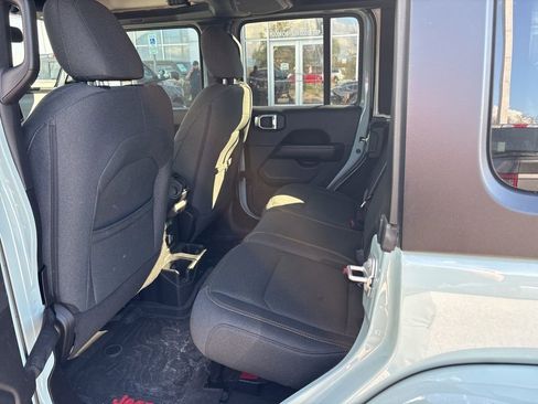 Used 2024 Jeep Wrangler Unlimited Sahara AWD/4WD image 8