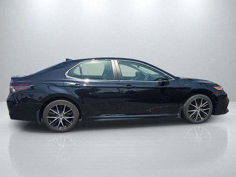 Used 2022 Toyota Camry SE FWD image 4