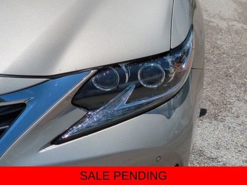 Used 2018 Lexus ES 350 w/ Luxury Package w/Wood Trim FWD image 9