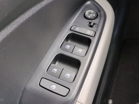 Certified 2021 Hyundai Venue SEL FWD image 19
