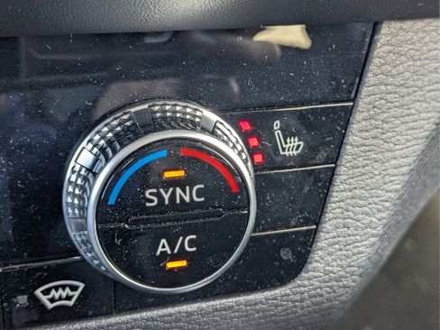 Used 2025 Mitsubishi Outlander SE AWD/4WD image 24
