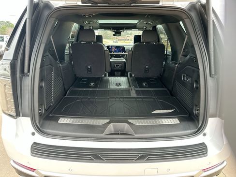 Used 2025 Chevrolet Tahoe High Country image 24